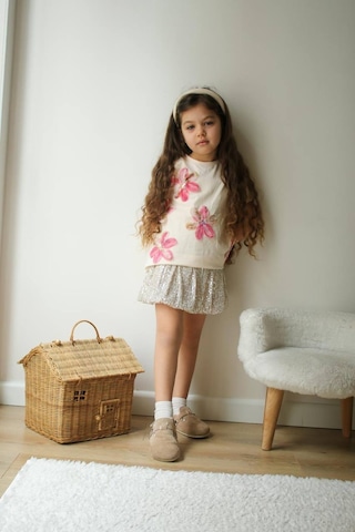 Kız Çocuk Tül Çiçek Aplike Detaylı Pamuklu Tshirt Gümüş Renk Detaylı Mini Balon Etek Altüst Takım Beyaz Pembe Beyaz - Pembe