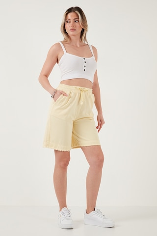 Lela Pamuklu Standart Fit Normal Bel Bağlamalı Cepli Bayan Şort 668Yp5326 Sarı