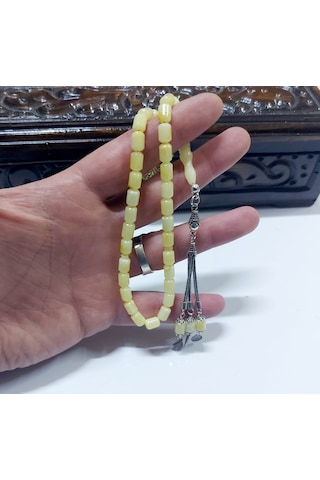 Damla Kehribar Kapsül Kesim Gümüş Püsküllü Tesbih... Damla Gr : 7,9 Gümüş Gr : 4,0 Ölçü : 6 X 9 Sarı - Beyaz