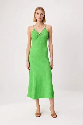 Benerly Kadın İnce Askılı V Yaka Dokulu Bodycon Maxi Elbise Astarsız Raha Yeşil