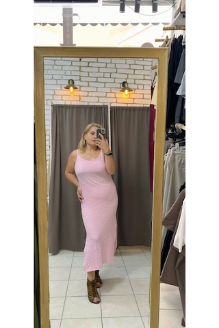 Tuba Toptaş Yırtmaçlı Gofre Elbise Pembe