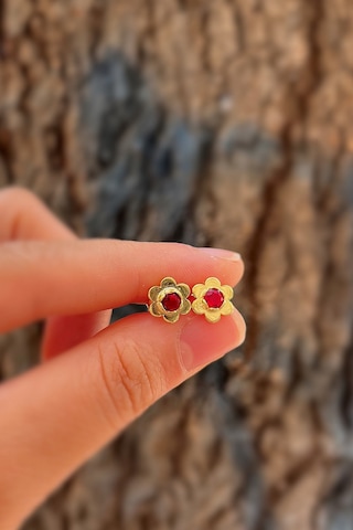 Gümüş Kırmızı Taşlı Çiçek Model Küpe Sarı