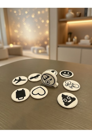 Mini Emoji Apple Uyumlu AirTag Kılıfı - Gizli Takip Tutucu Anahtarlık 3d Baskılı, Beyaz/siyah Şık Tasarım Kalp