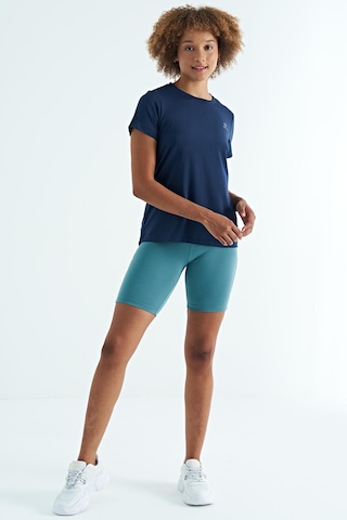 Tommy Life İndigo Sırt Yırtmaç Detaylı O Yaka Kısa Kollu Standart Kalıp Kadın T-shirt - 97267 Indigo