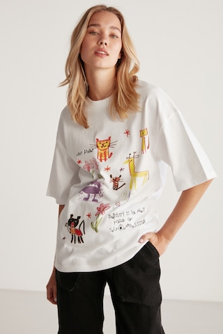 Grımelange Mıllıe Kadın %100 Organik Pamuklu Oversize Kalıp Bol Kesim Baskı Ve Nakış Detaylı Beyaz T-shirt