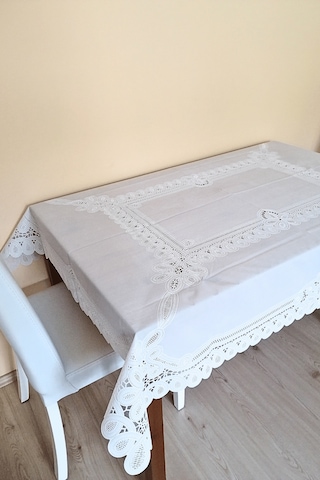 Dantel Motifli Muşamba Masa Örtüsü 140 X 180 Cm -beyaz Renk-halka