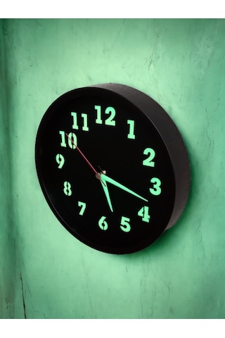 Fosforlu Gece Görünen Siyah Duvar Saati Çap 22 Cm Camsız K1 Siyah