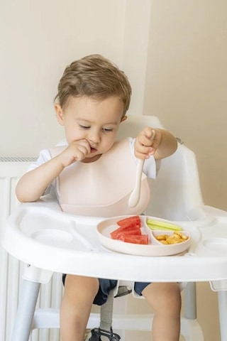 Krem Rengi 3 Lü Silikon Yemek Seti Önlük + Diş Kaşıyıcılı Kaşık + Vakumlu Tabak