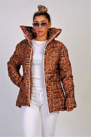 Kadın Kahverengi Dik Yaka Su Geçirmez Yazılı Uzun Şişme Mont