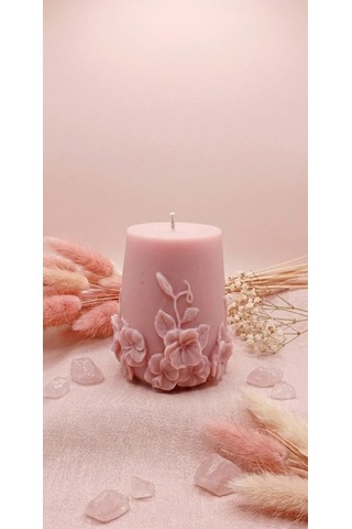 Pembe Dekoratif Kabartmalı Çiçekli Soya Mum Pembe