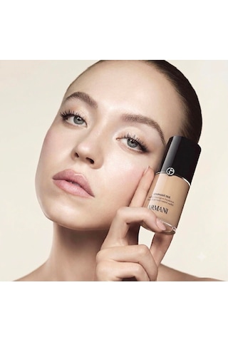 Armani Luminous Silk Fondöten 4.1 Işıltılı Doğal Bitişli