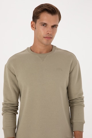 U.S. Polo Assn. Erkek Comfort Fit Bisiklet Yaka Şardonlu Açık Haki Basic Sweatshirt 50313757-VR183
