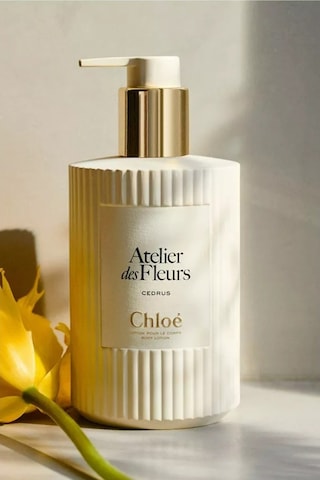 Chloe Atelier Des Fleurs Cedrus Parfümlü Vücut Losyonu 300ml, Nemlendirici Ve Lüks Cilt Bakımı Vücut Losyon Ve Kremleri