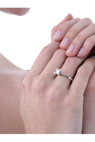 0,61 Karat Tektaş Pırlanta Yüzük-813