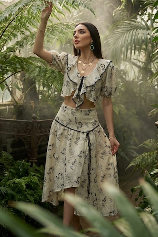 Fashion Cocktail Nakışlı İşlemeli Güpürlü Önden Bağlamalı Balon Kol Crop Bluz Ve Yırtmaçlı Asimetrik Uzun Yırtmaç Efekt Etek Yazlık Romantik Vintage Retro Bohem İkili Takım Kadın Set siyah