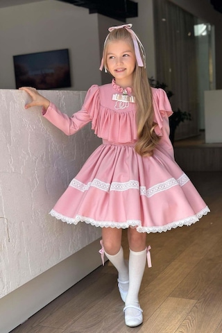 Riccotarz Kız Çocuk Göğsü Ve Yakası Fırfırlı Eteği Pliseli Dantel Şerit Detaylı Pudra Elbise Pudra