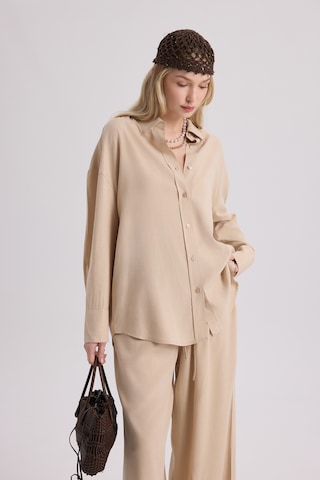 Mai Collection Mai Studios Co. Nunzia Arka Detaylı Bej Oversize Gömlek Pantolon Takım Bej