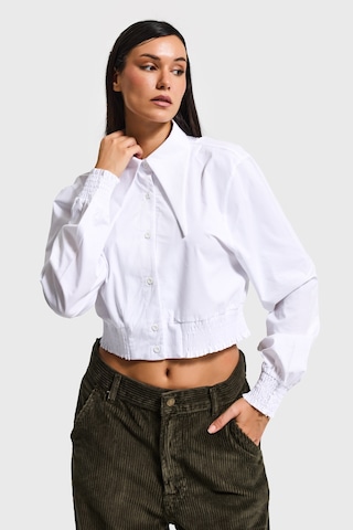 Itsbasic Kadın Beyaz Renk Crop Fit Yaka Detaylı Özel Tasarım Gömlek