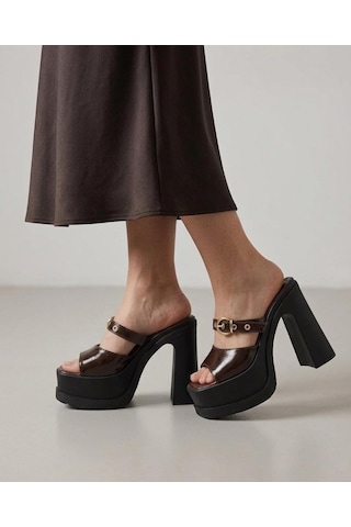 Asmi Shoes Kadın Soha Kahve Rugan Toka Detaylı 12 Cm Ortopedik Platform Topuklu Terlik Kahverengi