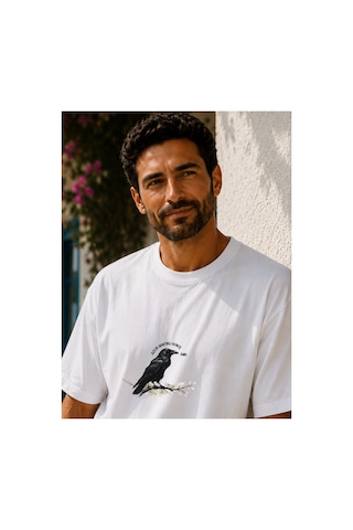 Qmen Style Unisex Beyaz Oversize Baskılı T-shirt Espirili Raven Baskılı %100 Pamuk