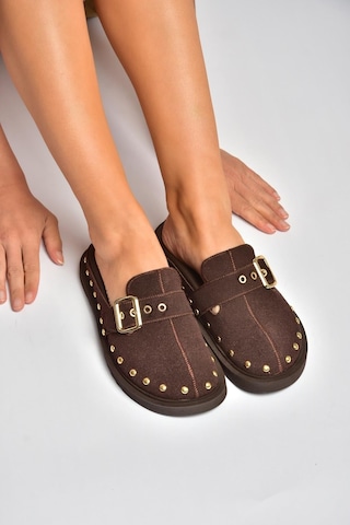 Fox Shoes Y918143802 Kahverengi Süet Önü Kapalı Zımba Detaylı Sabo Terlik