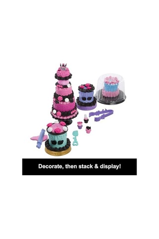 Havalı Doğum Günü Pasta Seti Ve Clawdeen Wolf Bebek, Pasta Kreması Ve Süsleme Şırıngası Gibi 20&apos Den Fazla Aksesuar İçeren Pasta Süsleme Temalı Oyun Seti, Jbg78 Açık Bej