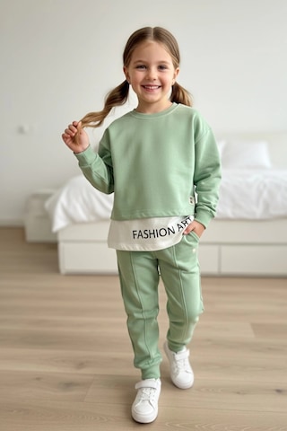 Yazı Detaylı Tarz Yeşil Renk Kız Çocuk Takım Yeşil