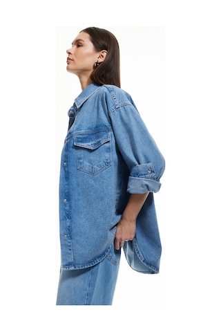 Koton Taş Detaylı Uzun Kollu Relax Fit Pamuklu Denim Ceket Bleach 5sal50005md Açık Mavi