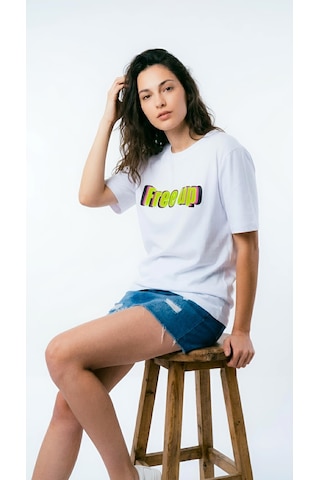 Kadın Beyaz Bisiklet Yaka Slogan Baskılı Oversize Tişört