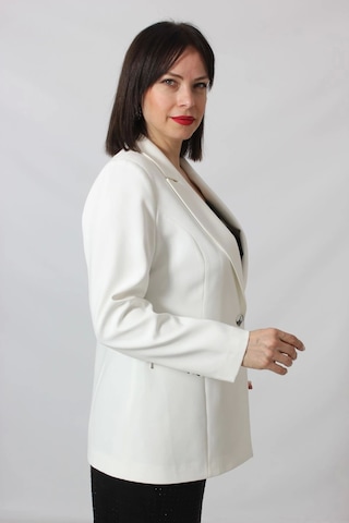 Moda Berray 1904 Beyaz Fermuarlı Cep Aksesuarlı Kadın Büyük Beden Blazer Ceket Beyaz