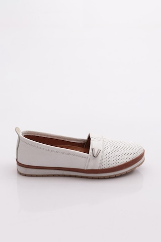 Dgn 805-d-22y Kadin Düz Yan V Toka Comfort Ayakkabi Whıte
