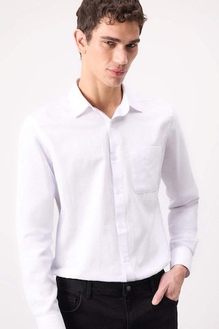 DeFacto Modern Fit Polo Yaka Basic Düz Uzun Kollu Beyaz Gömlek E5045AX25SMWT34
