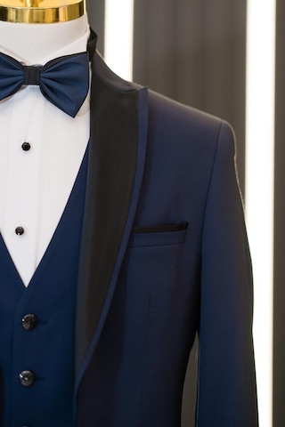 Slimfit Armürlü Sivri Çıkmalı Yaka Yelekli Papyonlu Smokin Takım Elbise 001
