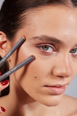 Alix Avien Alix Avien Aydınlatıcı Etkili Kremsi Göz Ve Dudak Kalemi Eyeliner Cream 001 Creamy Beige