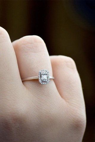 Modern Tasarım 0.15 Ct Baget Kare Tektaş Yüzük