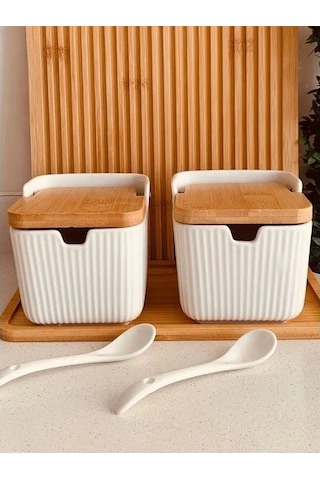 Qerhome Bambu Kapaklı Porselen Kaşıklı 2'li Bambu Standlı Tuzluk Biberlik 300 Ml Cmr Beyaz