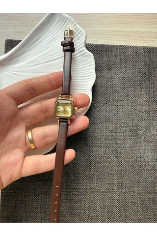 Retro Minimal Deri Kordon Vintage Kadın Kol Saati Minik İçi Sarı Altın