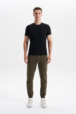 AR-MA Arma Erkek Slim Fit Örme Interlok Basic Dar Paça Eşofman Altı Arka Ve Yan Fleto Fermuar Cepli Paçalar Ribanalı %80 Pamuk %14 Polyester %6 Elastane K30174998902 Haki