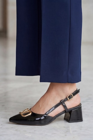 V-royal Siyah Rugan Işıltılı Altın V-toka Detaylı Elegant Slingback - Sivri Burun Alçak Kare Top...