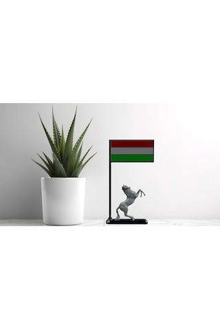 Macaristan Bayrağı Masa Dekoru Şaha Kalkmış At Figürü