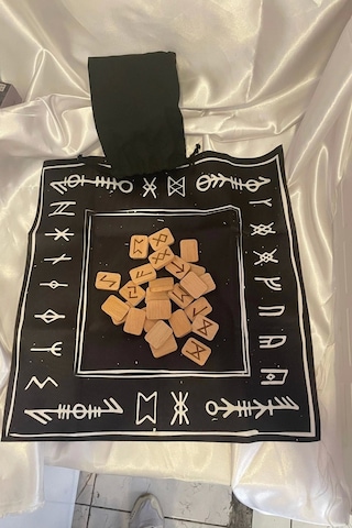 Rune Semboli Taşları Run Taşları Örtüsü Sunak Nordic Runes Örtüsü Sunağı Ve Taşları Seti
