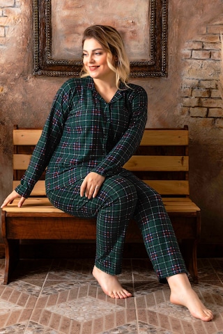 Nisanca Büyük Beden Kışlık Düğmeli Ekose Desen Yılbaşı Temalı Kadın Süet Pijama Takımı Yesil
