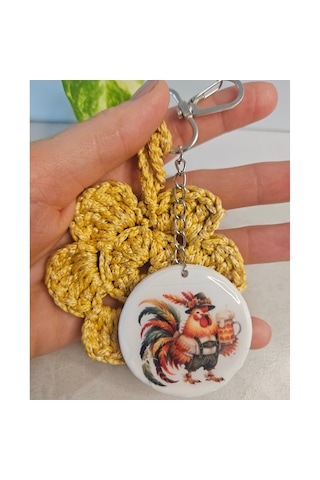 El Yapımı Polimer Kil Çanta Süsü Charm - Sarı Örgü Çiçekli Bavyera Horoz Figürlü Anahtarlık & Çanta Aksesuarı October Rooster