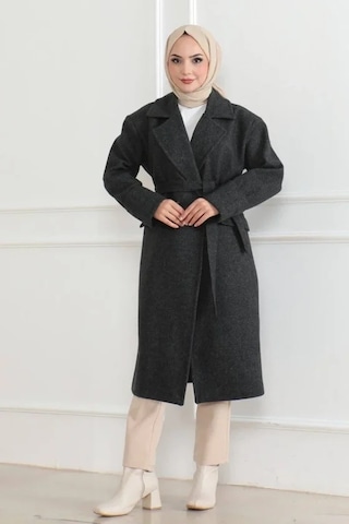 Etiler Collection Kaşe Kaban Uzun Boy 115 Cm Kruvaze Yaka Kuşaklı Astarlı Tesettür Kaban Yünlü - Siyah
