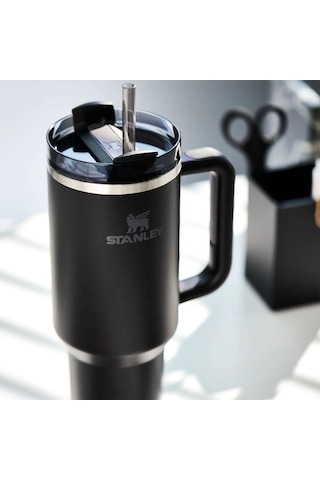 Stanley Quencher 1.18 Litre Pipetli Termos Siyah Renk Siyah