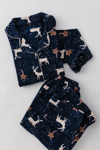Nisanca Kışlık Yılbaşı Desenli Kadın Gömlek Polar Pijama Takımı- Geyikli Yılbaşı Pijaması- Büyük Beden Pijama Lacivert