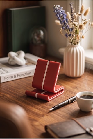 Vero Kırmızı Üzeri Beyaz Şeritli Masaüstü Telefon Tutucu Ve Tablet Standı - Modern Oyuncu Aksesuarı