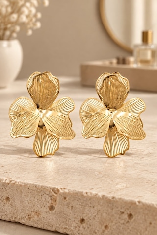 Kadın Gold Büyük Çiçek Model Statement Küpe - Heykelsi Doku Çivi Küpe Kadın Gold Büyük Çiçek Model Statement Küpe - Heykelsi Doku Çivi Küpe
