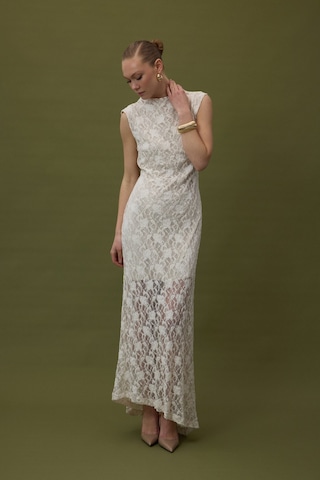Sateen Dantel Kolsuz Elbise - Bej-137061 Bej
