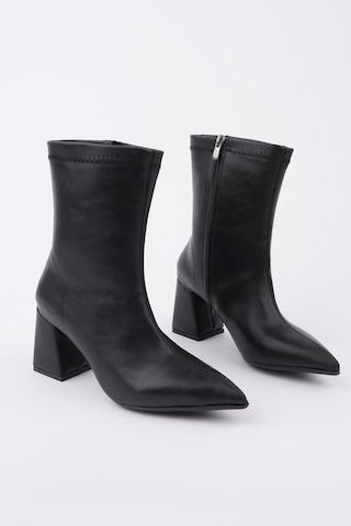Muggo Codi Sivri Burun Kalın Topuklu Fermuarlı Kadın Bot Siyah